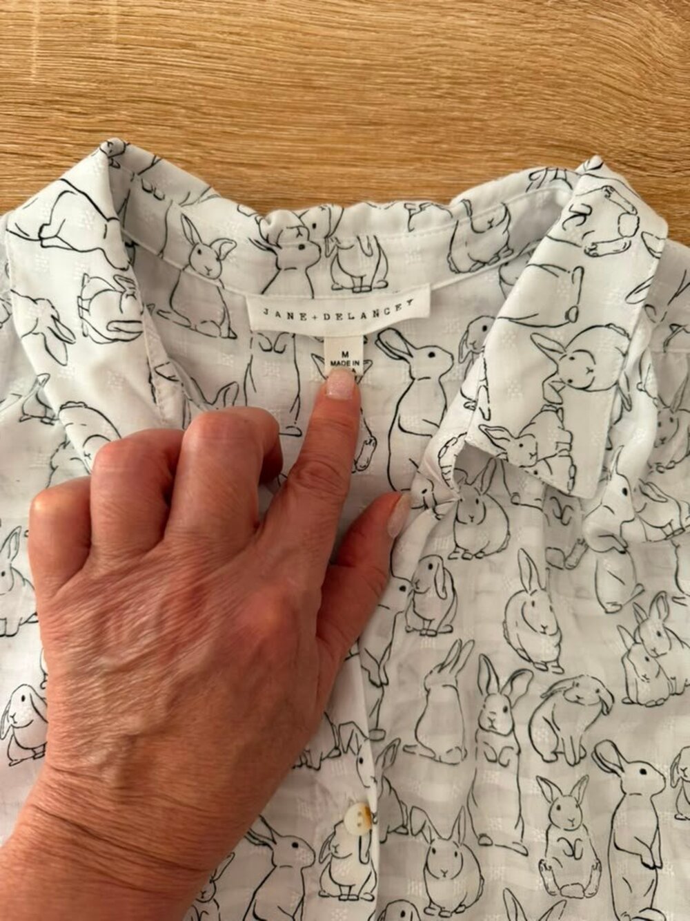 Jane + Delancey Bunny Print Rayon Blouse White Gray Button Front Size M - Picture 8 of 15